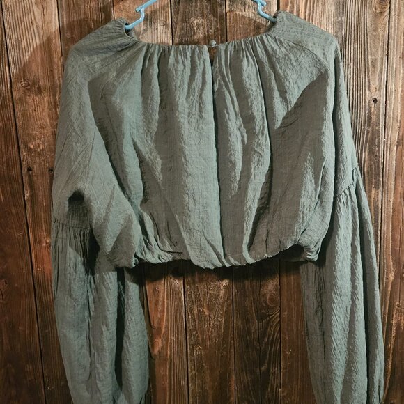 Emory Park Sage Green Off-Shoulder Cropped Peasant Top – Women’s Medium - Picture 3 of 3